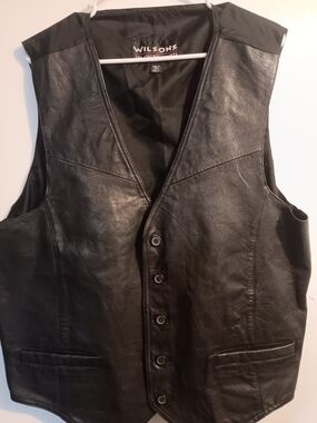 Wilson Black Leather V-Neck Button Vest 2 XLT Used Great Conditon